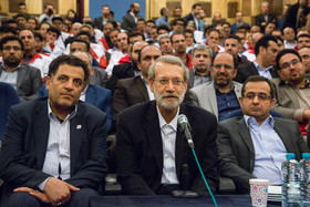 حضور علی لاریجانی رئیس مجلس شورای اسلامی ، علی اصغر پیوندی رئیس جمعیت هلال احمر و داریوش ارجمند در مراسم افتتاح پروژه‌های توانبخشی جمعیت هلال احمر 
