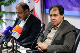 طاهر موهبتی، رییس سازمان بیمه سلامت و علی متقیان، مدیرعامل خبرگزاری ایسنا در نشست هم‌اندیشی با اصحاب رسانه