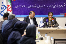 طاهر موهبتی، رییس سازمان بیمه سلامت و علی متقیان، مدیرعامل خبرگزاری ایسنا در نشست هم‌اندیشی با اصحاب رسانه