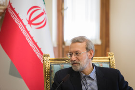 علی لاریجانی  رییس مجلس شورای اسلامی در حال گفت و گو با وزیر امور خارجه ترکمنستان 