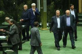 علی ربیعی، وزیر کار، تعاون و رفاه اجتماعی جهت پاسخ به سوالات نمایندگان در جلسه علنی مجلس شورای اسلامی حضور یافت.
