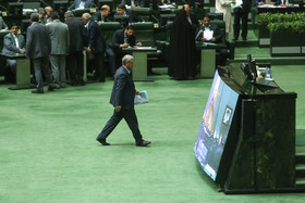 علی ربیعی، وزیر کار، تعاون و رفاه اجتماعی جهت پاسخ به سوالات نمایندگان در جلسه علنی مجلس شورای اسلامی حضور یافت.