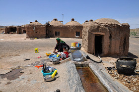 مردم روستای «ششدانگ» آب مصرفی خود را از قنات تامین می‌کنند. زنان این روستا از نداشتن یخچال می‌گویند که مواد غذایی خود را نمی توانند برای مدت طولانی نگه داری کنند و پس از چند روز این مواد غذایی فاسد می‌شوند.
