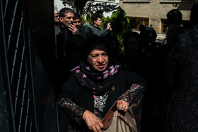 گیتی معینی در مراسم تشییع پیکر حسین شهاب بازیگر پیشکسوت