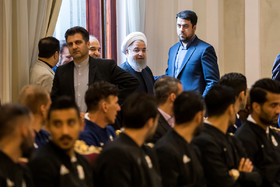 ورود حسن روحانی، رئیس جمهور به سالن دیدار با ملی‌پوشان فوتبال ایران