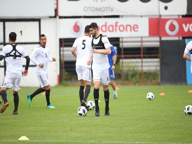 عزت‌اللهی: هواداران از ما نمایش با عزت در روسیه می‌خواهند