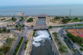 «خور گورسوزان» يكي از ورودیهای اصلی فاضلاب شهری به دريا است كه از تصفيهخانه بندرعباس كه در منتهياليه این خور قرار دارد، وارد دريا مي شود. علاوه بر اين مقدار بسيار زيادي از فاضلابهای خام كه در بالا دست شهر قرار دارند و سيستم تصفيه فاضلاب در آنها اجرا نشده است نيز از طريق اين خور وارد دريا میشود.