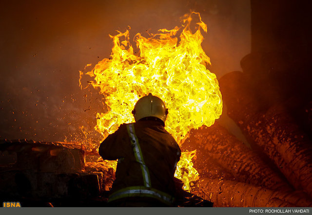 مهار نسبی آتش‌سوزی در پتروشیمی آبادان/حال یکی از مصدومان وخیم است