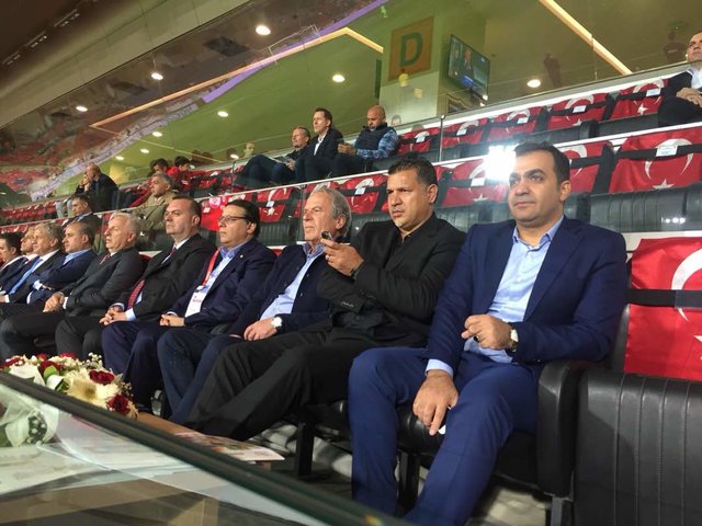 اعتراض کی‌روش به داور در حضور ۹ هزار هوادار