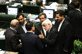 گفت و گوی نمایندگان با محمدرضا عارف در انتخابات هیات رییسه مجلس