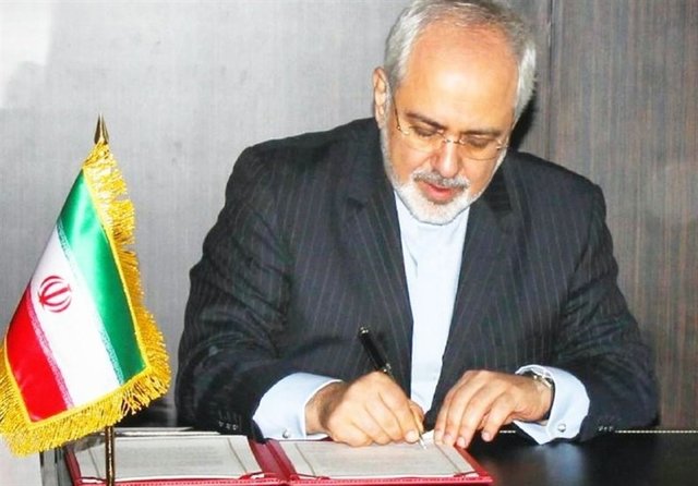 ظریف از شکایت ایران از آمریکا به دیوان بین‌المللی دادگستری خبر داد