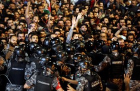 بالا گرفتن اعتراضات ضد دولتی در اردن / نخست وزیر استعفا کرد