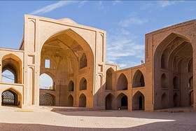 مساجد جامع اردستان و زواره برای ثبت جهانی پایش می‌شوند