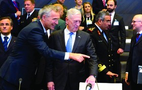 ماتیس: خروج از سوریه به محض پایان جنگ علیه داعش اشتباه است/طالبان از آتش‌بس استفاده کند