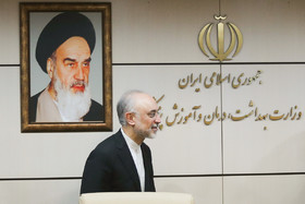 علی اکبر صالحی در جلسه مشارکت سازمان انرژی اتمی با وزارت بهداشت برای درمان پیشرفته سرطان