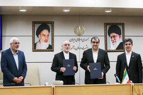 قاضی زاده هاشمی و صالحی در جلسه امضای تفاهم نامه و مشارکت سازمان انرژی اتمی با وزارت بهداشت برای درمان پیشرفته سرطان