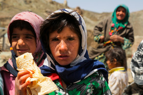 از مهمترین مشکلات روستای ذکری و جلاران نبود آب آشامیدنی و زیرساخت‌های بهداشتی است. عاطفه و بسیاری از کودکان روستای جلاران از سوء تغذیه و نبود امکانات بهداشتی و ابتلا به بیماری پوستی رنج می‌برند.