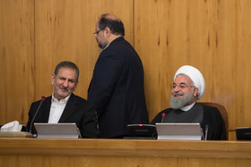 حسن روحانی، محمد شریعتمداری و اسحاق جهانگیری در جلسه هیات دولت