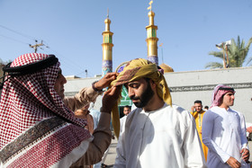 عيد فطر در منطقه زویه اهواز: عید سعید فطر نزد مردم اهواز جایگاهی خاص دارد. مردم اهواز برای این عید از چند روز قبل مشغول خانه تکانی و خرید عید می شوند. صبح عید پس از نماز عید، دید و بازدیدها در محلات به صورت پرشور برگزار می شود.
