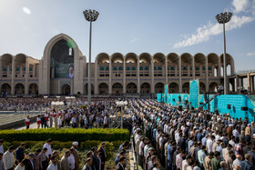 اقامه نماز عید فطر به امامت مقام معظم رهبری