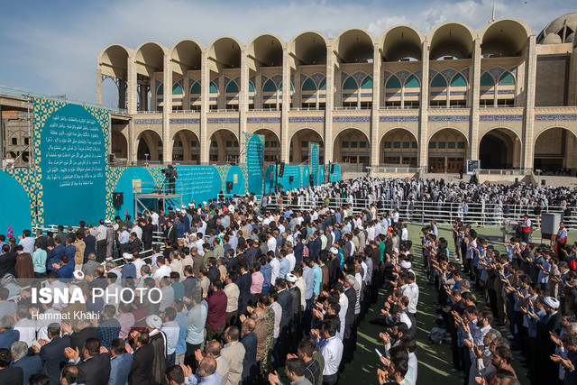 خدمت رسانی هلال احمر به بیش از ۳۷۰۰ نفر در نماز عید فطر