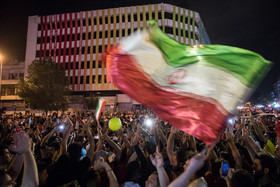 شادی مردم پس از پیروزی تیم‌ملی فوتبال مقابل مراکش - تهران