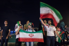 شادی مردم پس از پیروزی تیم‌ملی فوتبال مقابل مراکش - تهران