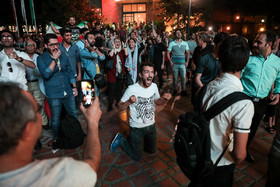 شادی مردم تهران پس از پیروزی تیم‌ملی فوتبال مقابل مراکش
