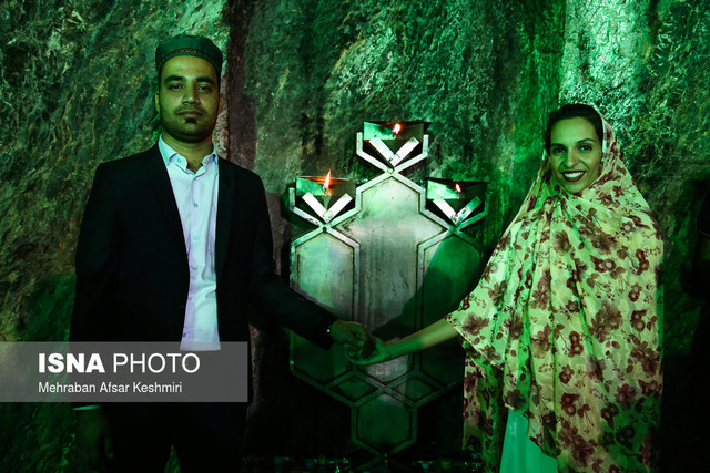 شهروندان زرتشتی در زیارتگاه پیر سبز "سپندارمذگان" روز عشاق ایرانی