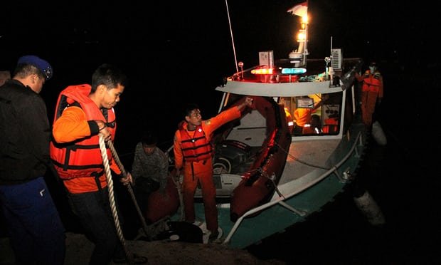 ناپدیدشدن ۱۸۰ تن در پی واژگونی کشتی در اندونزی