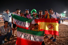 هواداران تیم‌های ایران و اسپانیا در فن فست شهر کازان 