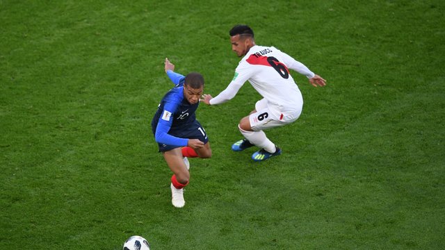 امپابه بهترین بازیکن دیدار فرانسه و پرو