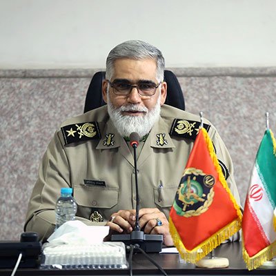 یک نیروی انقلابی تا وقتی که نفس دارد باید در خدمت انقلاب باشد یک نیروی انقلابی تا وقتی که نفس دارد باید در خدمت انقلاب باشد