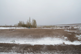 روستای ابر در شاهرود، آب و هوای متفاوت این روستا در نزدیکی جنگل ابر باعث شده این زمین فوتبال در فصل بهار حال و هوایی زمستانی داشته باشد.
