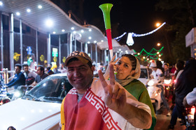 شادی مردم بعد از بازی تیم ملی فوتبال ایران برابر پرتغال - میدان ولیعصر