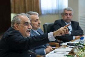 اردکانیان وزیر نیرو و نوبخت سخنگوی دولت و کرباسیان وزیر اقتصاد و دارایی در نشست خبری با خبرنگاران