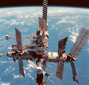 سالروز پیوستن ماموریت ” اس‌تی‌اس-۷۱″ به “ایستگاه فضایی میر”