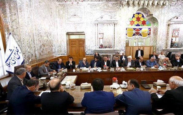 نشست بی‌پرده روسای اتحادیه صنفی با لاریجانی