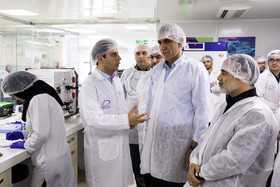 بازدید سید محمدعلی افشانی شهردار تهران از مرکز پرسیس‌ ژن اولین شتاب دهنده زیست فناوری پزشکی کشور 