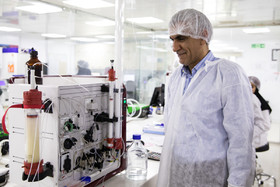 بازدید سید محمدعلی افشانی شهردار تهران از مرکز پرسیس‌ ژن اولین شتاب دهنده زیست فناوری پزشکی کشور 