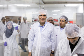 بازدید سید محمدعلی افشانی شهردار تهران از مرکز پرسیس‌ ژن اولین شتاب دهنده زیست فناوری پزشکی کشور 