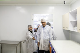 بازدید سید محمدعلی افشانی شهردار تهران از مرکز پرسیس‌ ژن اولین شتاب دهنده زیست فناوری پزشکی کشور 