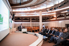 بازدید شهردار تهران از مرکز کسب و کار نوین و استارت‌آپ ها