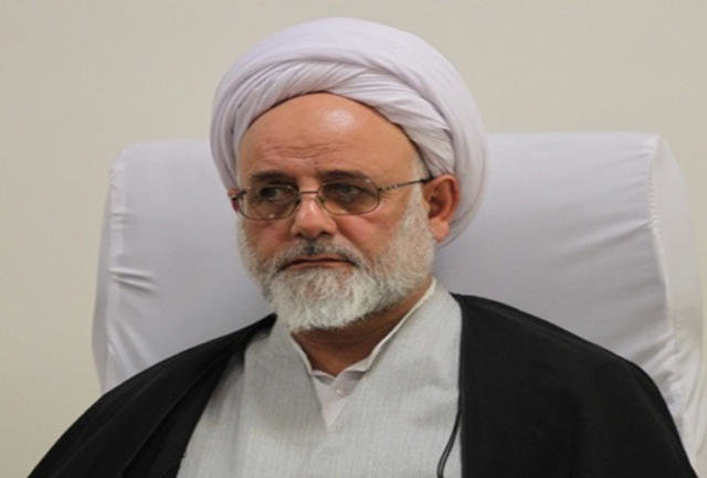 تجلیل امام جمعه ایلام از نقش سنگرسازان بی‌سنگر در دوران دفاع مقدس