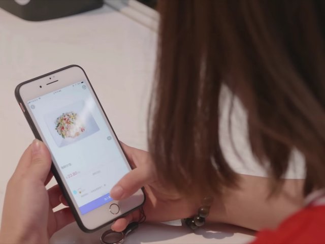 سرو غذا در رستوران با کمک ربات‌ها (+فیلم و عکس)