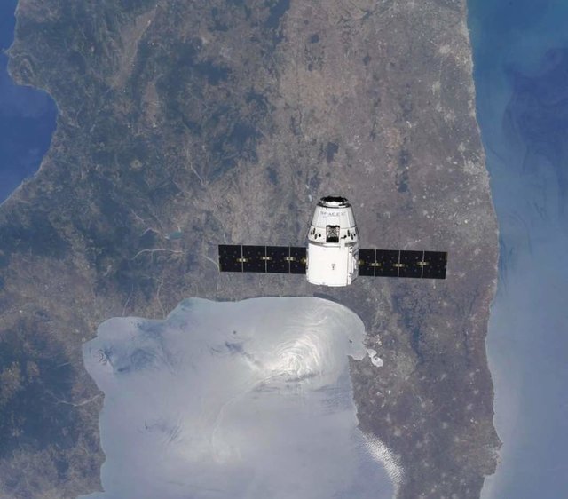 فضاپیمای دراگون هنگام رسیدن به ایستگاه فضایی بین‌المللی+تصاویر