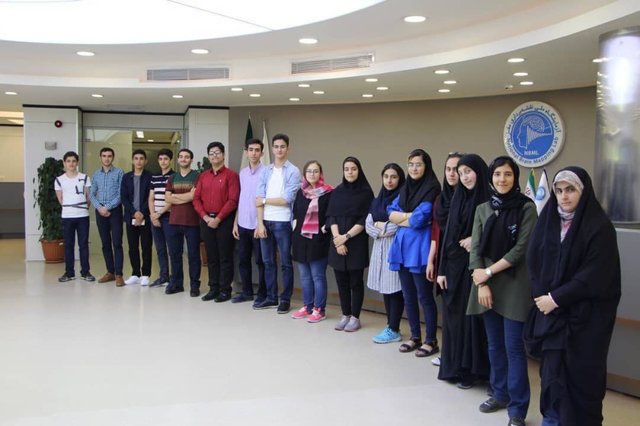 آشنایی دانش‌آموزان برگزیده مسابقه "مغز" با سیستم سیگنال‌های مغزی