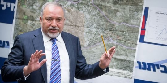 تهدید مجدد وزیر جنگ رژیم صهیونیستی به حمله به غزه