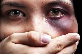 افزایش خشونت خانگی علیه زنان در پاندمی کووید ۱۹/ پیرزنان قربانیان فراموش‌شده خشونت‌ها