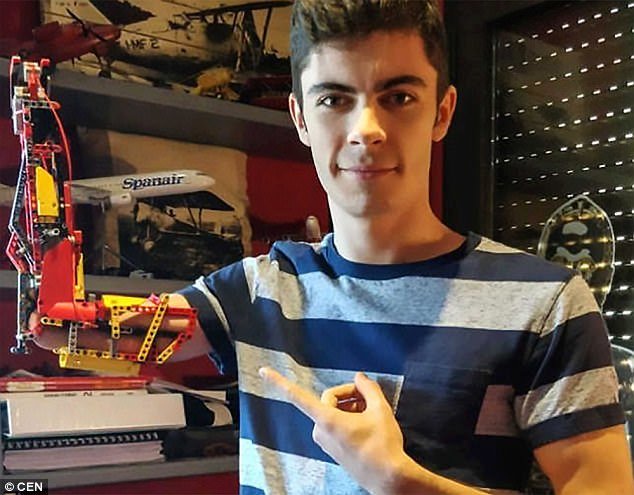 جوان 18 ساله با "لگو" دست مصنوعی ساخت+فیلم